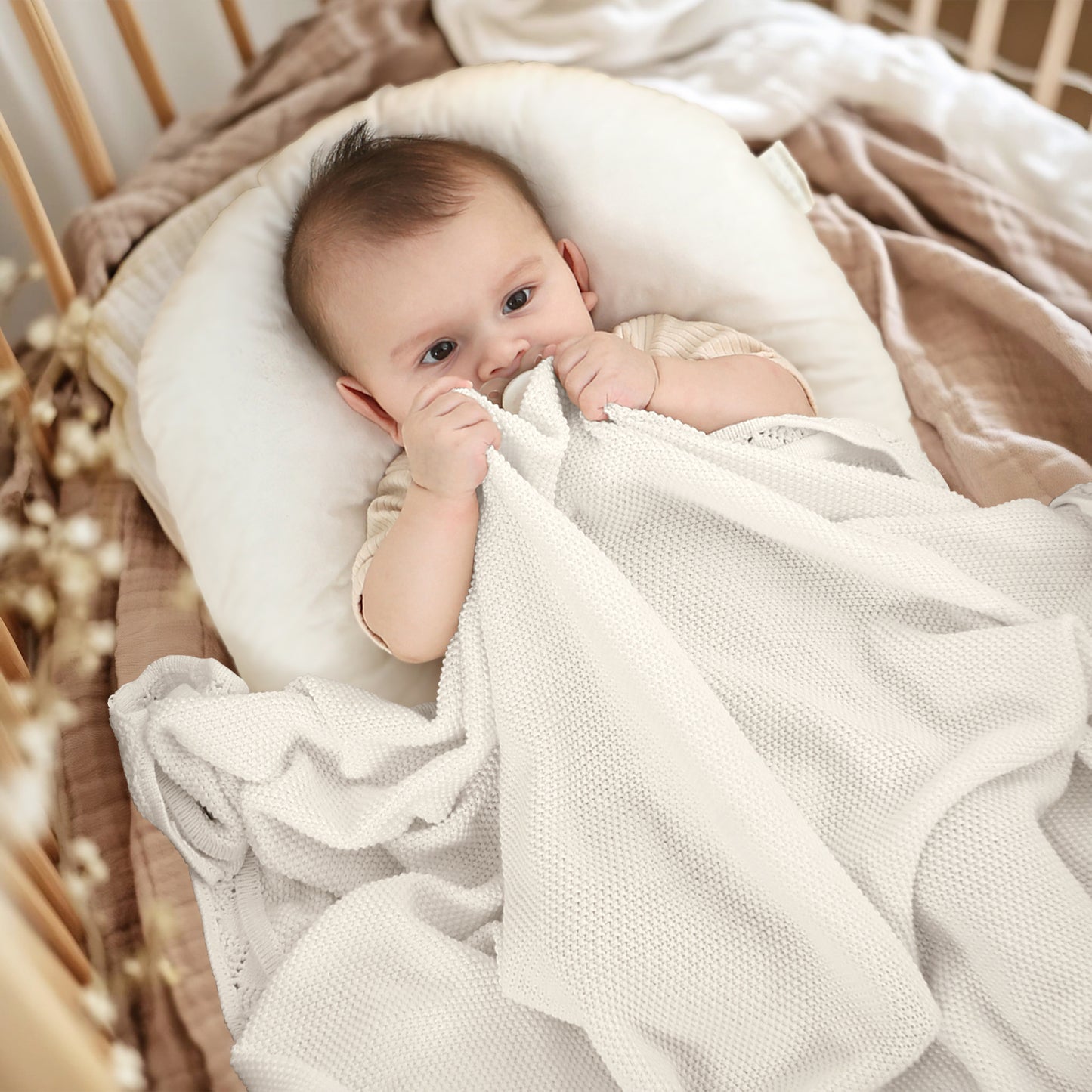 WHITE KNITTED BABY BLANKET
