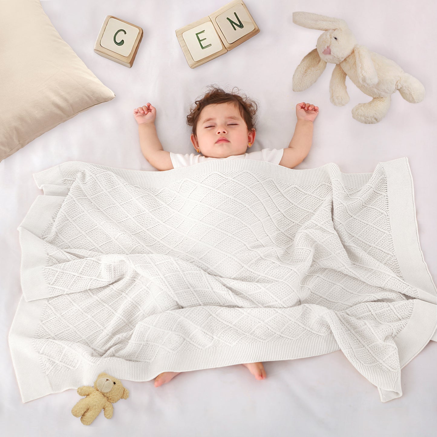 WHITE DIAMOND CHECKERED BLANKET