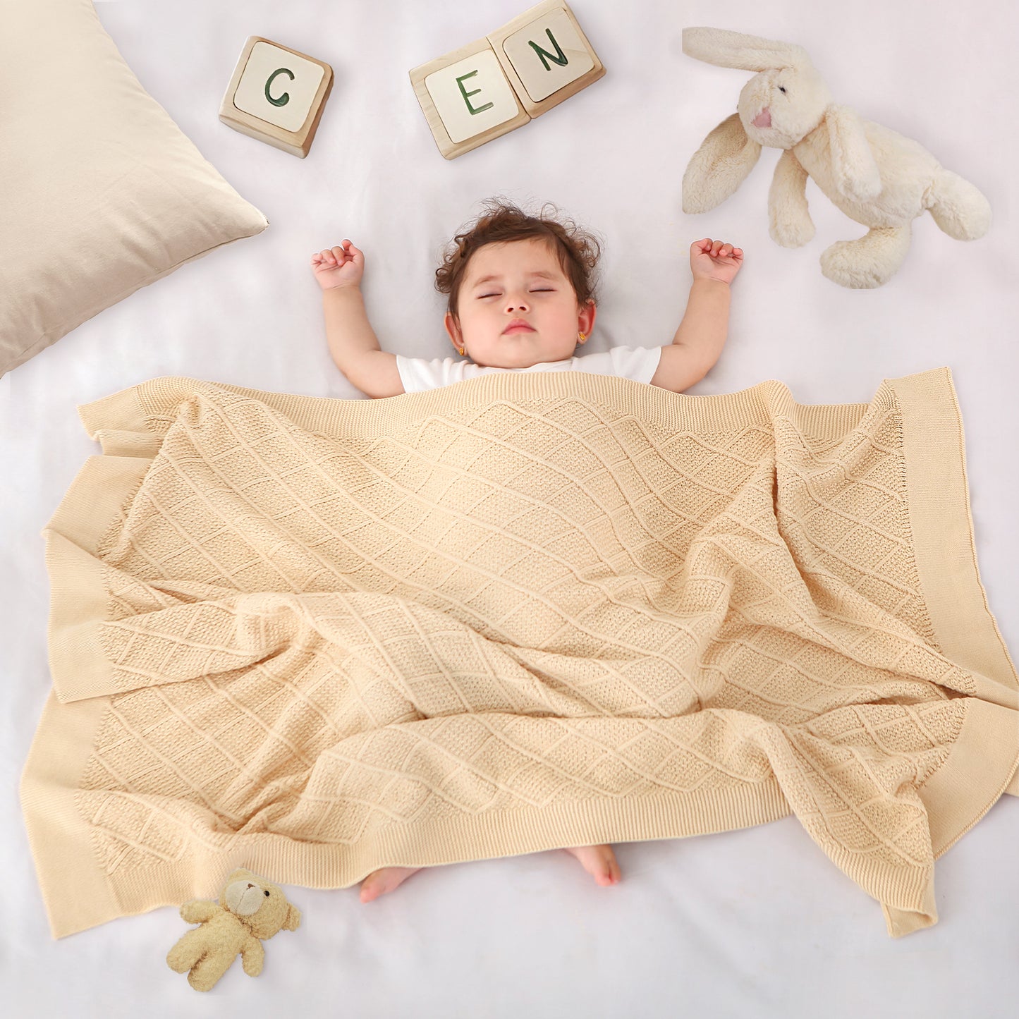 BEIGE DIAMOND CHECKERED BLANKET