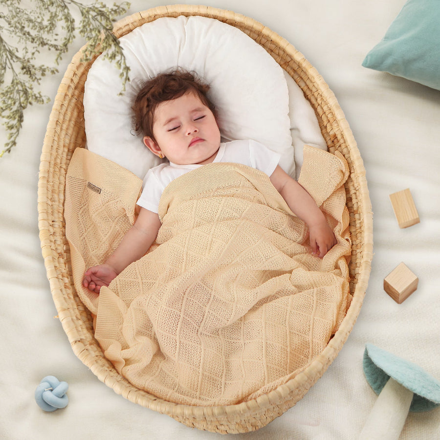 BEIGE DIAMOND CHECKERED BLANKET